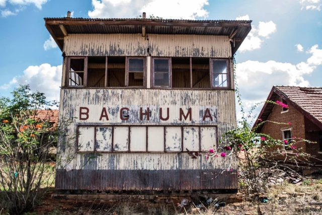 Taken: 15th October 2015
Bachuma railway station signalling cabin. Where the station master would operate and change tracks.
#Railway #RailwayHistory #EastAfrica #Kenya #Uganda #Tanzania #AfricanRailways