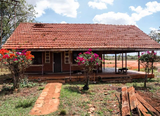 Taken: 15th October 2015
3/3 Entrance and waiting area at Bachuma station which won 11 Best Kept Station awards. I mean you can clearly see why.
#Railway #RailwayHistory #EastAfrica #Kenya #Uganda #Tanzania #AfricanRailways